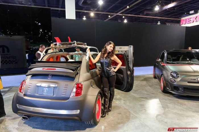 Гарні дівчата з автомобільної виставки SEMA 2012 (40 фото) – фото 17