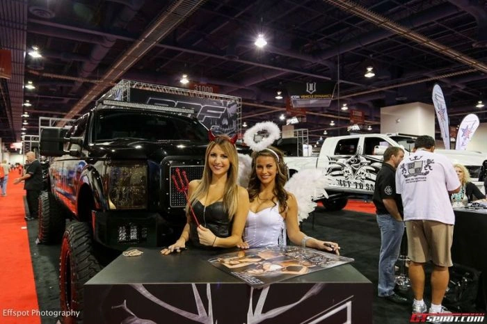 Гарні дівчата з автомобільної виставки SEMA 2012 (40 фото) – фото 18
