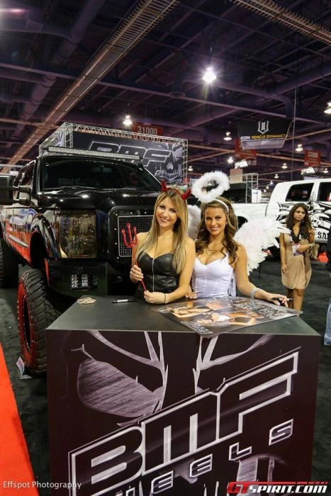 Гарні дівчата з автомобільної виставки SEMA 2012 (40 фото) – фото 19
