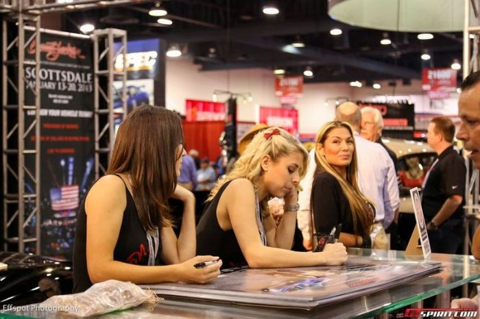 Гарні дівчата з автомобільної виставки SEMA 2012 (40 фото) – фото 20
