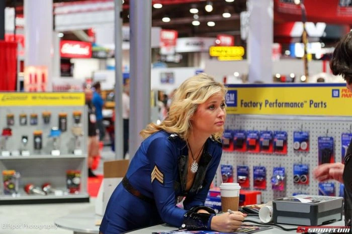 Гарні дівчата з автомобільної виставки SEMA 2012 (40 фото) – фото 21