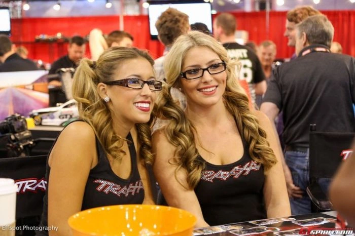 Гарні дівчата з автомобільної виставки SEMA 2012 (40 фото) – фото 26