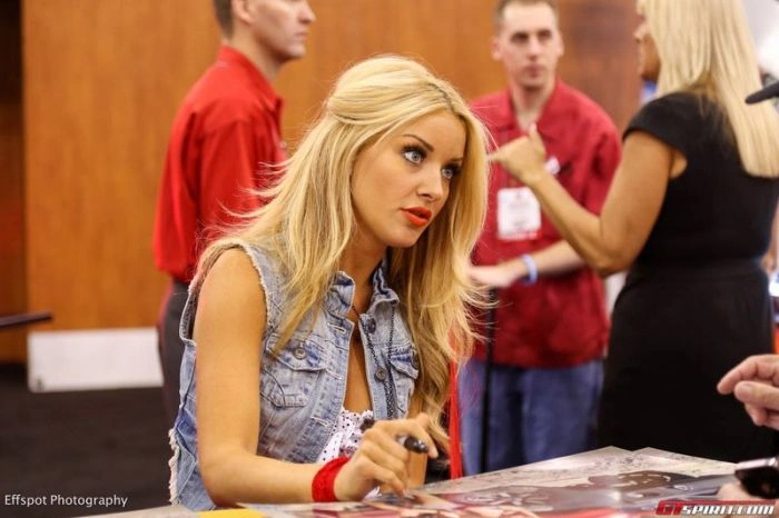 Гарні дівчата з автомобільної виставки SEMA 2012 (40 фото) – фото 27