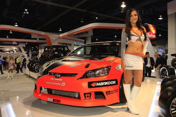 Гарні дівчата з автомобільної виставки SEMA 2012 (40 фото) – фото 32