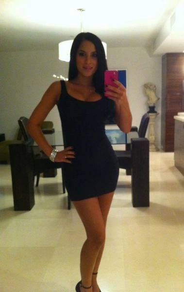 Дівчата, які не соромляться носити відверті плаття (48 фото) – фото 19