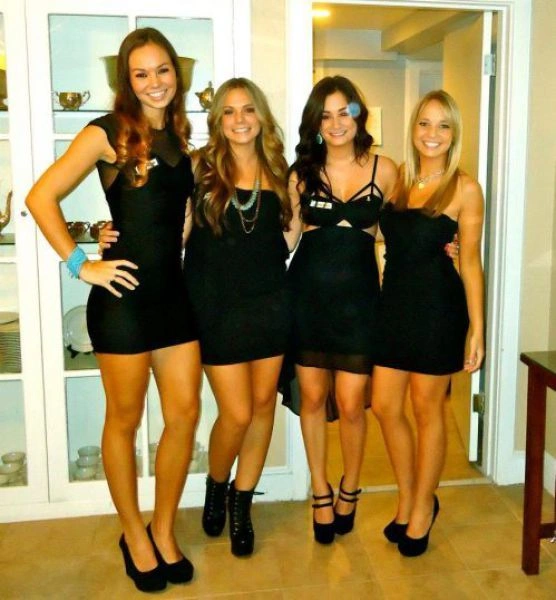 Дівчата, які не соромляться носити відверті плаття (48 фото) – фото 37