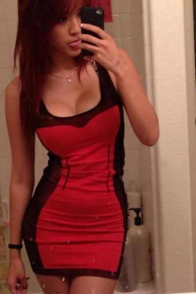 Дівчата, які не соромляться носити відверті плаття (48 фото) – фото 46