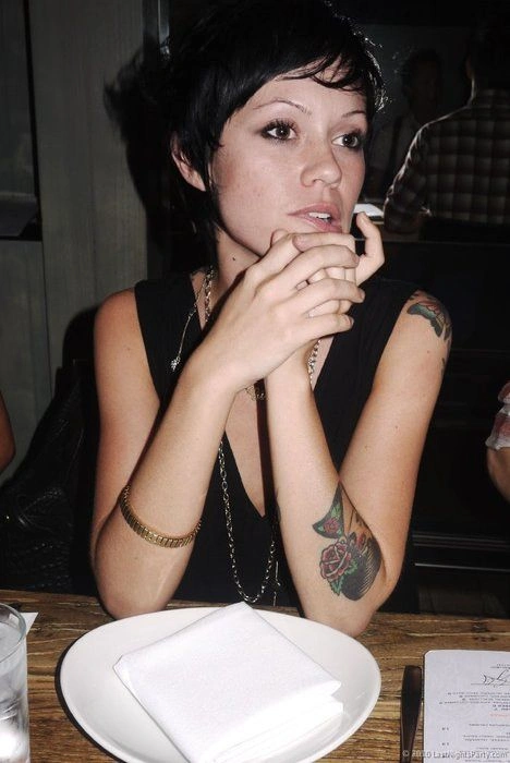 Чудові татуювання на струнких дівчатах (50 фото) – фото 43