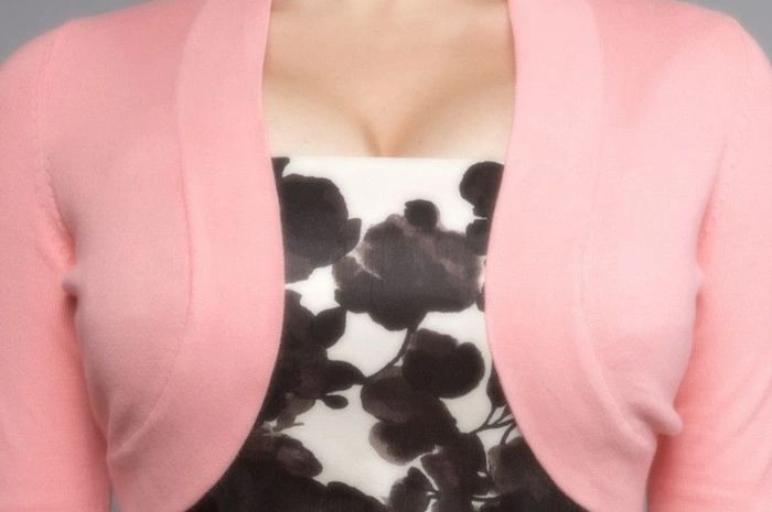 Жіноче декольте в різних нарядах (10 фото) – фото 2