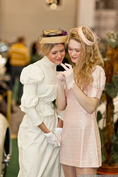 Дівчата та автомобілі ретро (35 фото) – фото 10