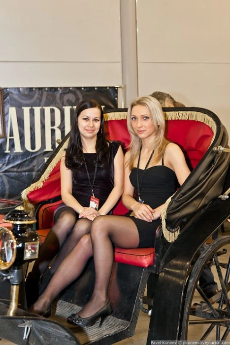 Дівчата та автомобілі ретро (35 фото) – фото 13