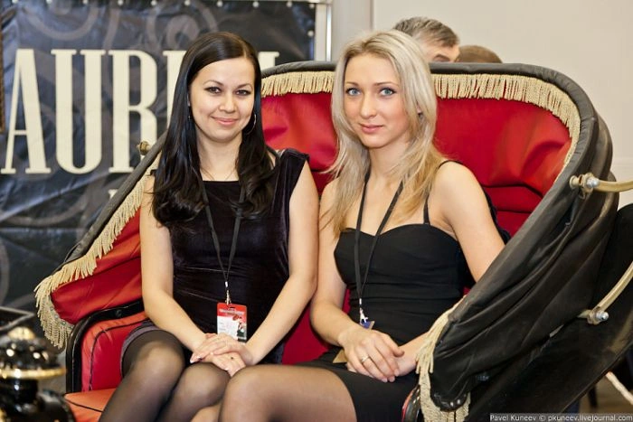 Дівчата та автомобілі ретро (35 фото) – фото 14