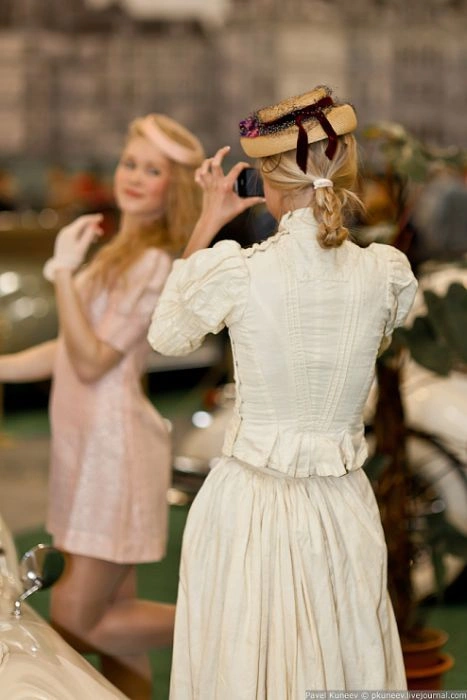 Дівчата та автомобілі ретро (35 фото) – фото 16