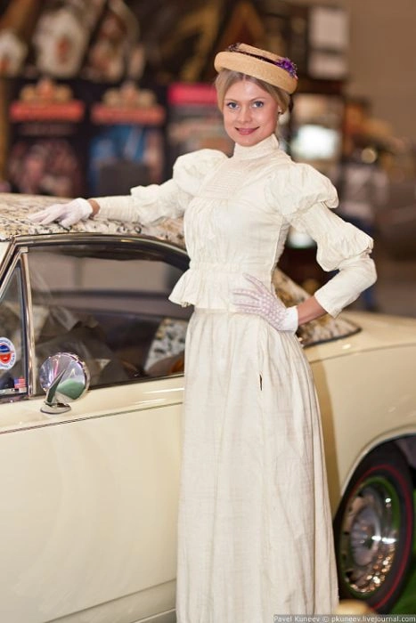 Дівчата та автомобілі ретро (35 фото) – фото 18