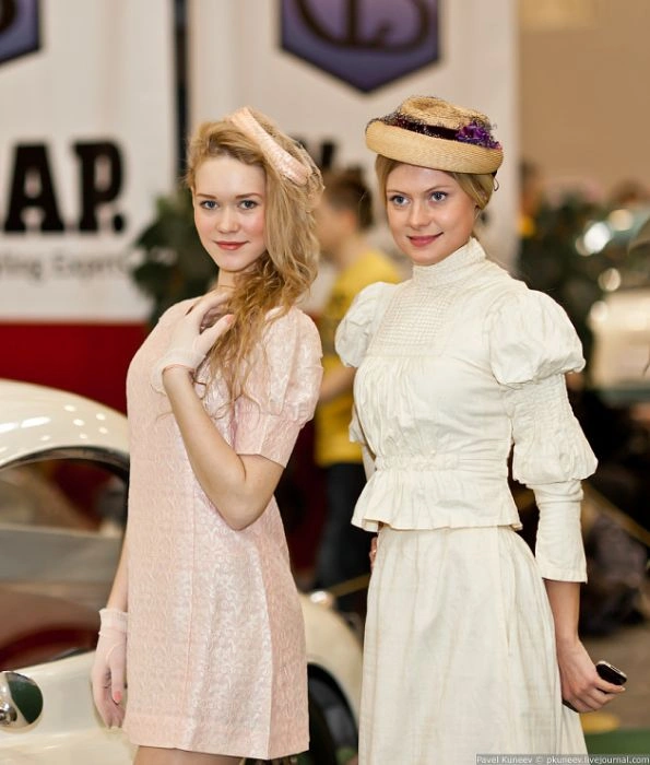 Дівчата та автомобілі ретро (35 фото) – фото 23