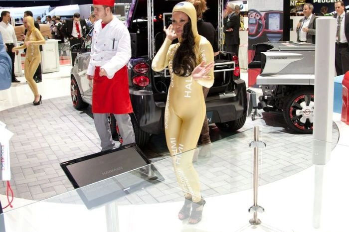 Дівчата з Женевського автосалону. Частина 2 (68 фото) – фото 17