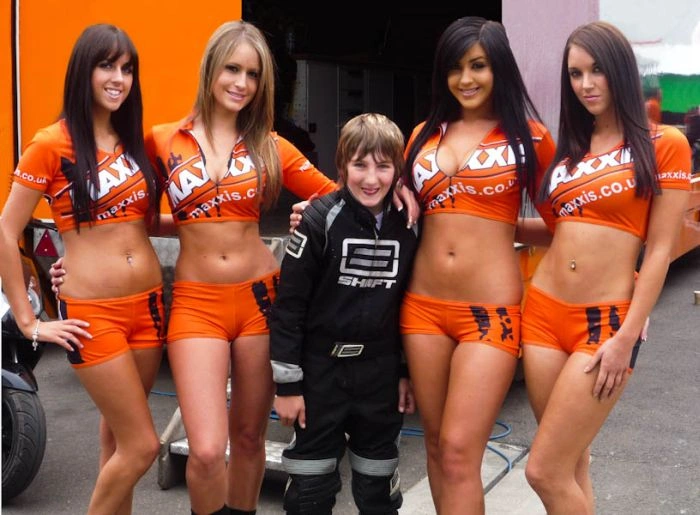 Дівчата з автогонок (70 фото) – фото 27