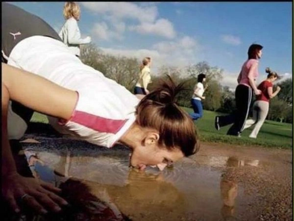 Гарні дівчата, які роблять дивні речі. Частина 5 (70 фото) – фото 1