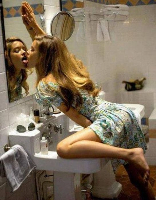 Гарні дівчата, які роблять дивні речі. Частина 5 (70 фото) – фото 13