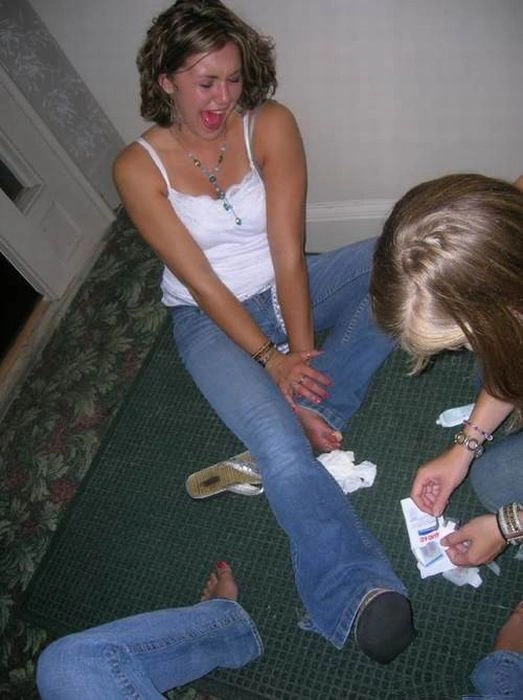 Гарні дівчата, які роблять дивні речі. Частина 5 (70 фото) – фото 30