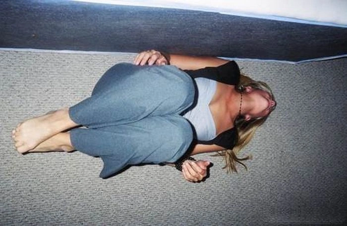 Гарні дівчата, які роблять дивні речі. Частина 5 (70 фото) – фото 31