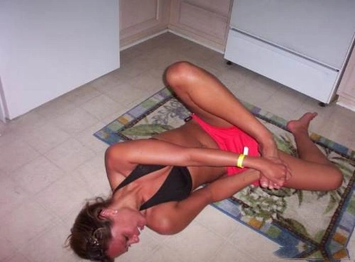 Гарні дівчата, які роблять дивні речі. Частина 5 (70 фото) – фото 32