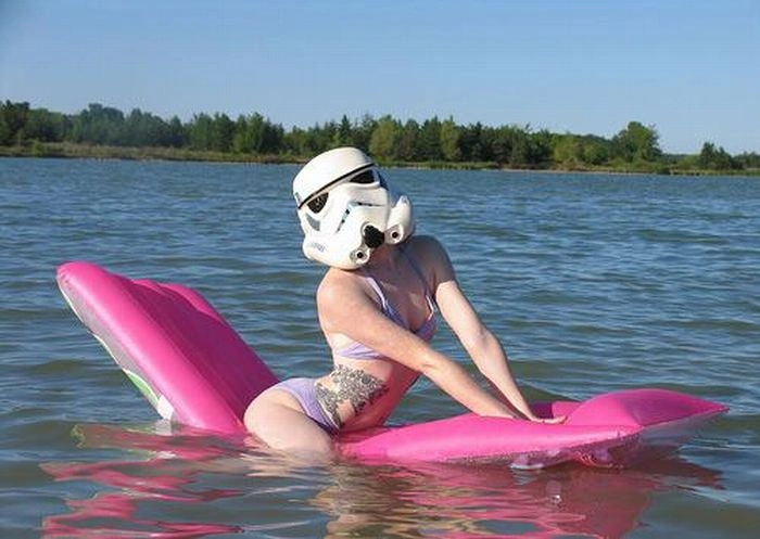 Гарні дівчата, які роблять дивні речі. Частина 5 (70 фото) – фото 46