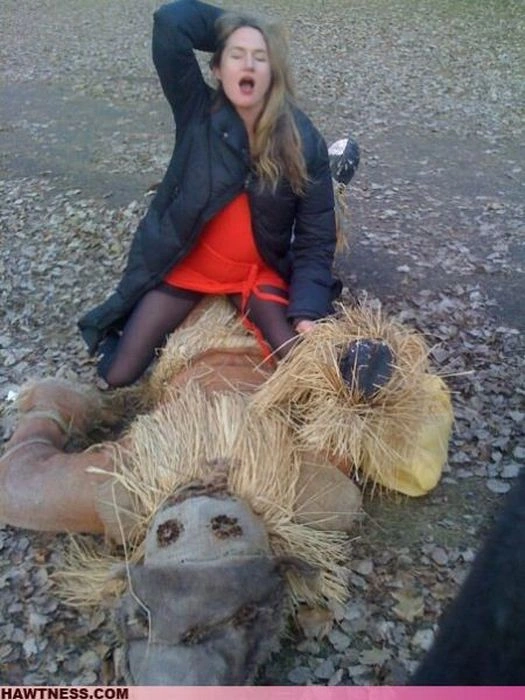 Гарні дівчата, які роблять дивні речі. Частина 5 (70 фото) – фото 47