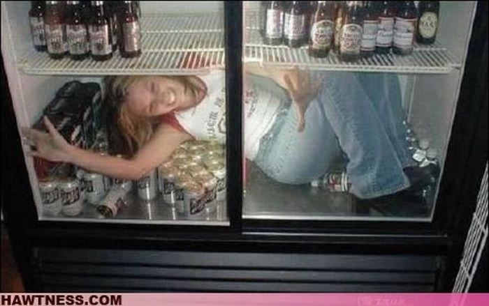 Гарні дівчата, які роблять дивні речі. Частина 5 (70 фото) – фото 60