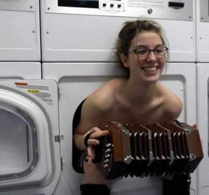 Гарні дівчата, які роблять дивні речі. Частина 5 (70 фото) – фото 62