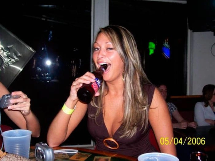 Дивні способи пити пиво (46 фото) – фото 4