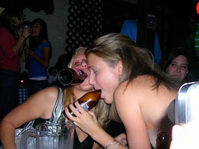 Дивні способи пити пиво (46 фото) – фото 11
