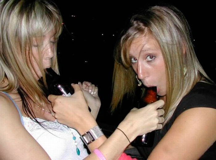 Дивні способи пити пиво (46 фото) – фото 16