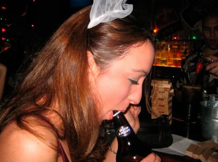 Дивні способи пити пиво (46 фото) – фото 26