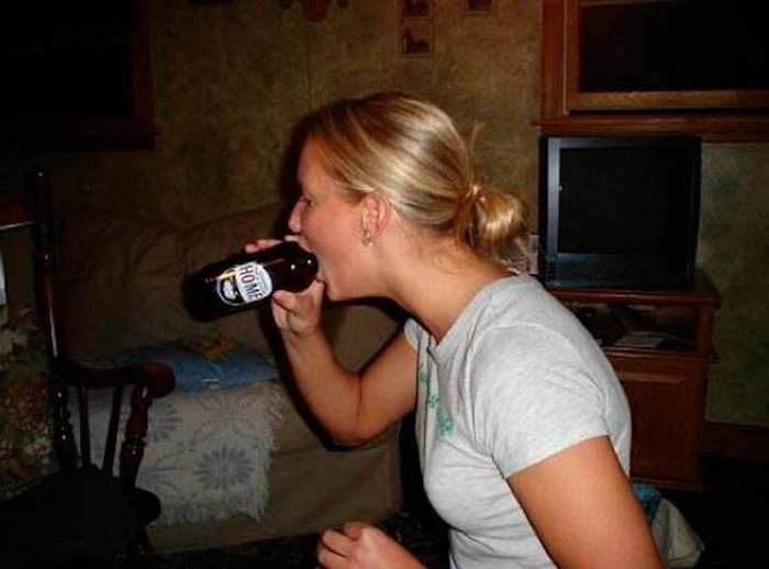 Дивні способи пити пиво (46 фото) – фото 34