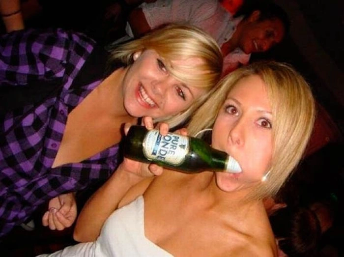 Дивні способи пити пиво (46 фото) – фото 45