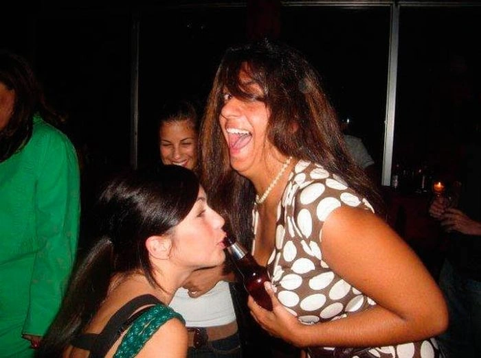 Дівчата п'ють алкоголь (27 фото) – фото 2