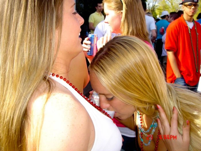 Дівчата п'ють алкоголь (27 фото) – фото 12