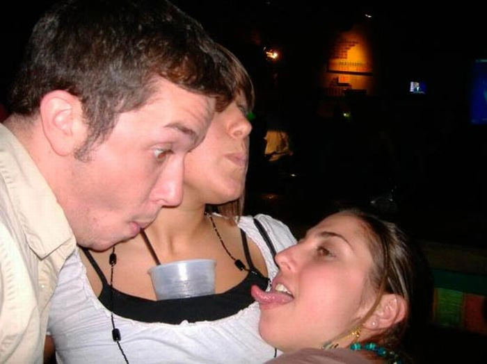 Дівчата п'ють алкоголь (27 фото) – фото 14