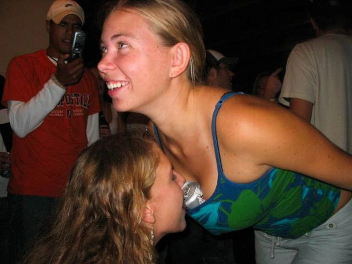 Дівчата п'ють алкоголь (27 фото) – фото 22