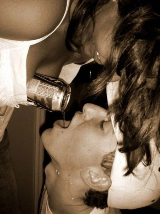 Дівчата п'ють алкоголь (27 фото) – фото 25