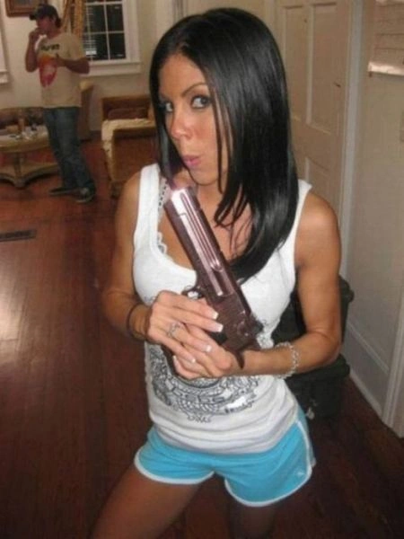 Дівчата зі зброєю (41 фото) – фото 5