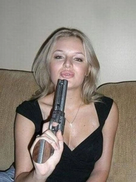 Дівчата зі зброєю (41 фото) – фото 6