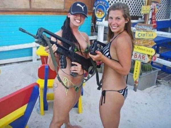 Дівчата зі зброєю (41 фото) – фото 14