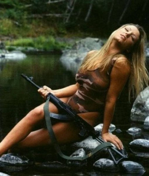 Дівчата зі зброєю (41 фото) – фото 30