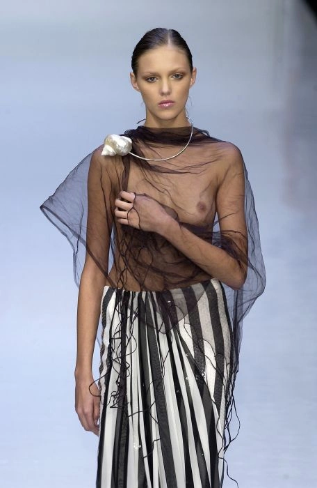 Дивна мода на відкрите верхнє вбрання (56 фото) – фото 4