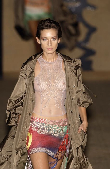 Дивна мода на відкрите верхнє вбрання (56 фото) – фото 7