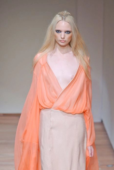 Дивна мода на відкрите верхнє вбрання (56 фото) – фото 10