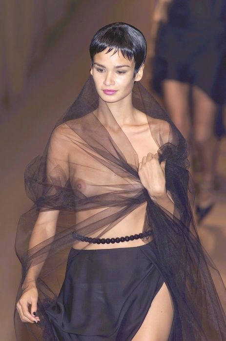 Дивна мода на відкрите верхнє вбрання (56 фото) – фото 15