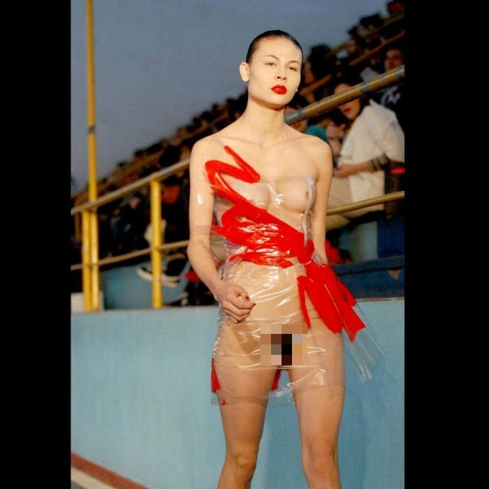 Дивна мода на відкрите верхнє вбрання (56 фото) – фото 19